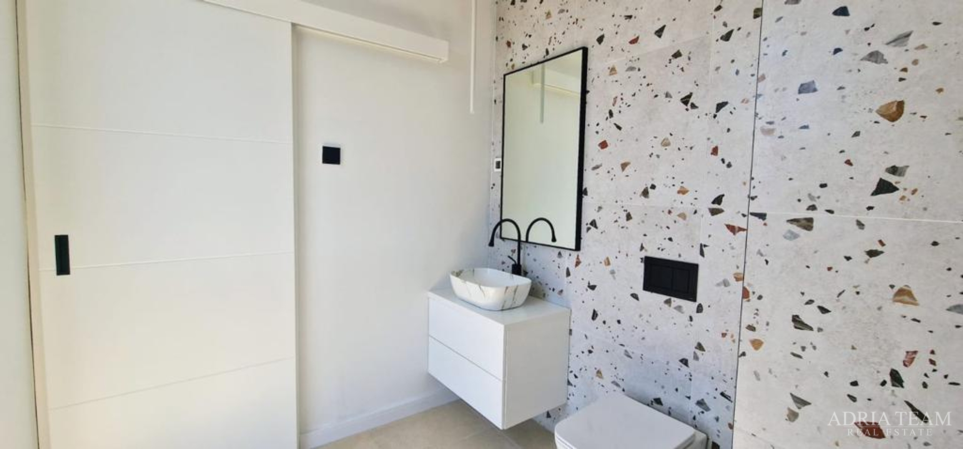 VILA, NOVOGRADNJA, IZVRSNA LOKACIJA - KOŽINO