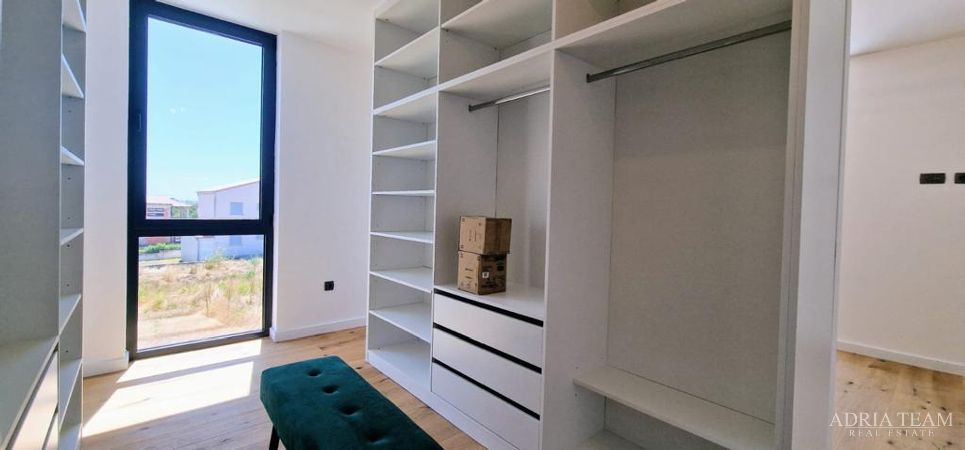 VILA, NOVOGRADNJA, IZVRSNA LOKACIJA - KOŽINO