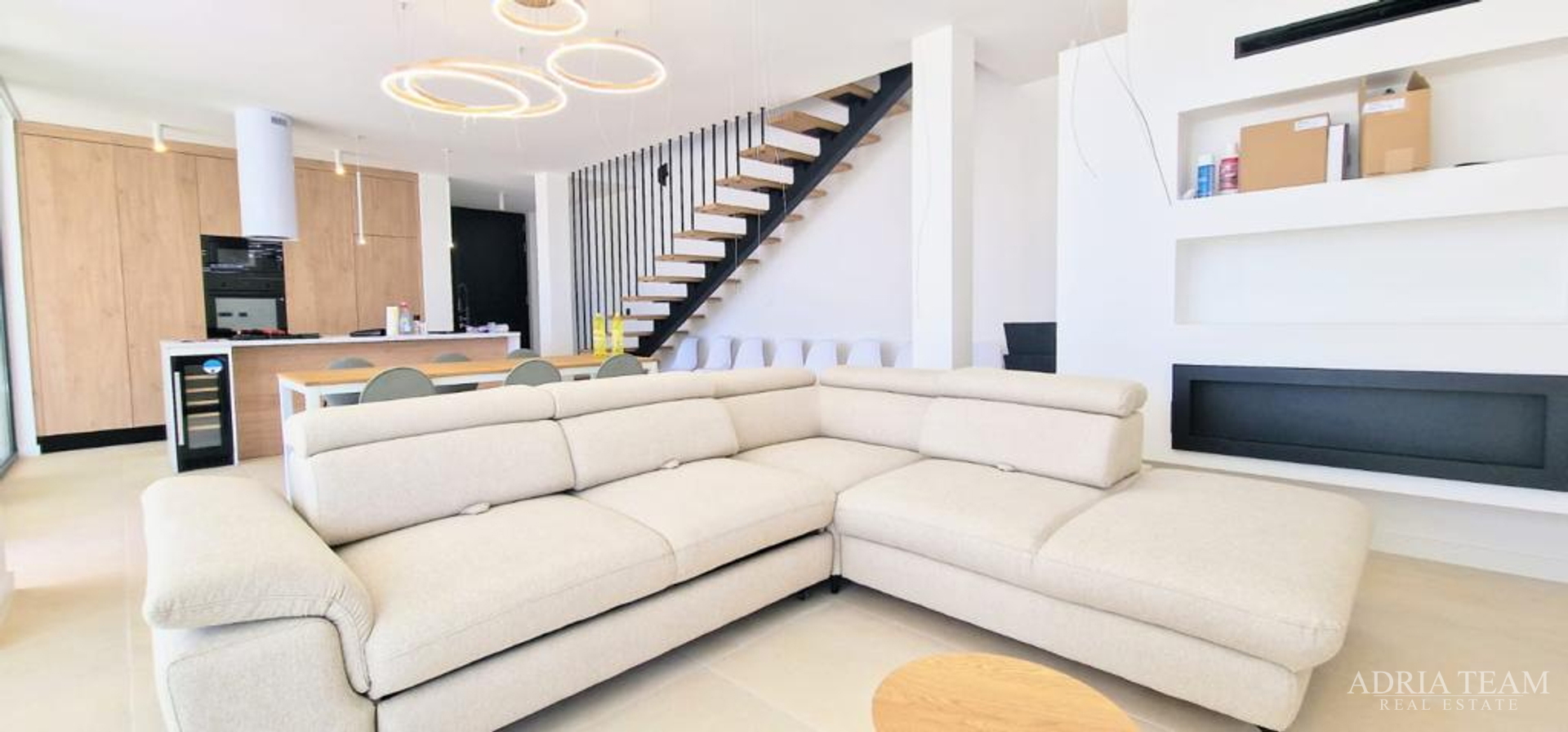 VILA, NOVOGRADNJA, IZVRSNA LOKACIJA - KOŽINO