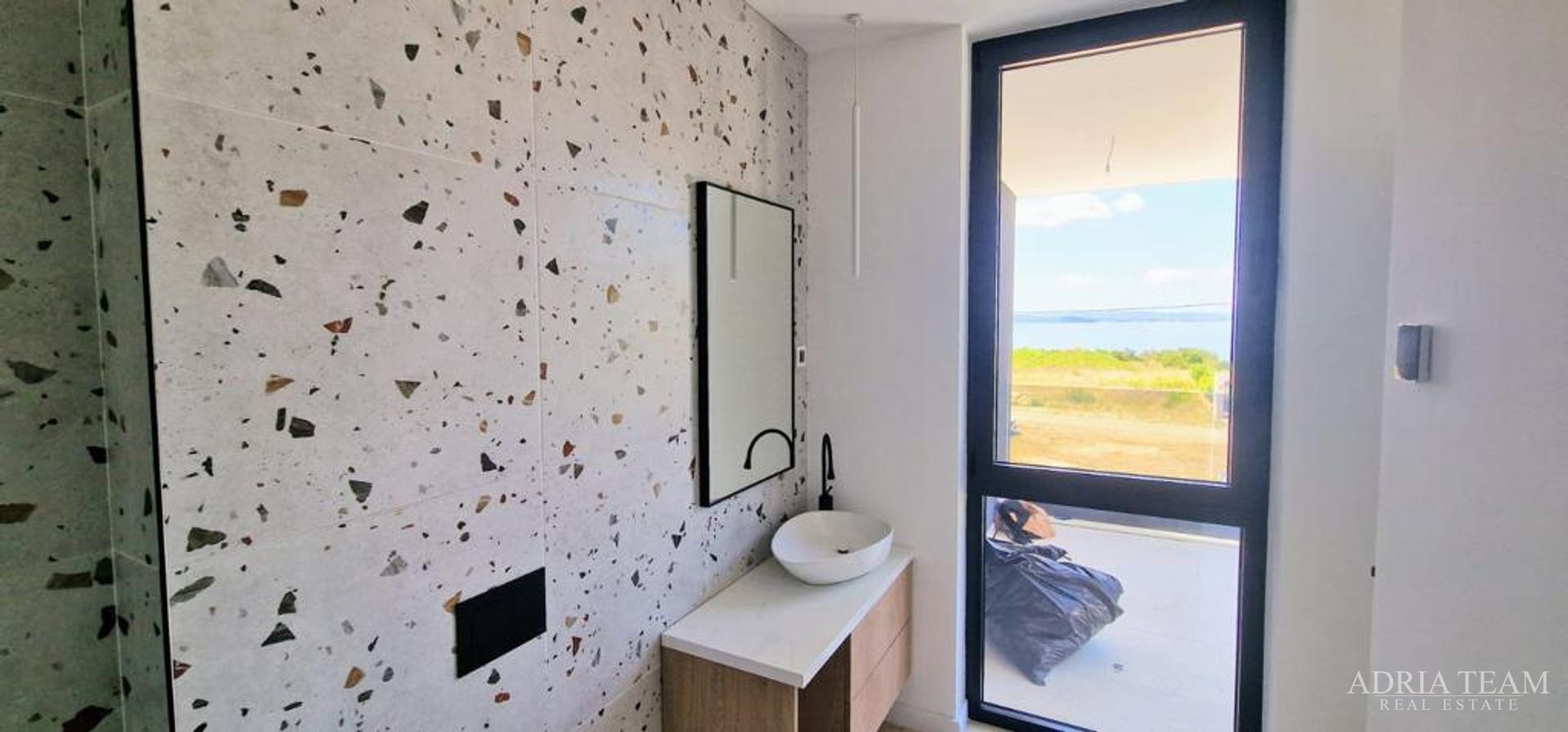 VILA, NOVOGRADNJA, IZVRSNA LOKACIJA - KOŽINO