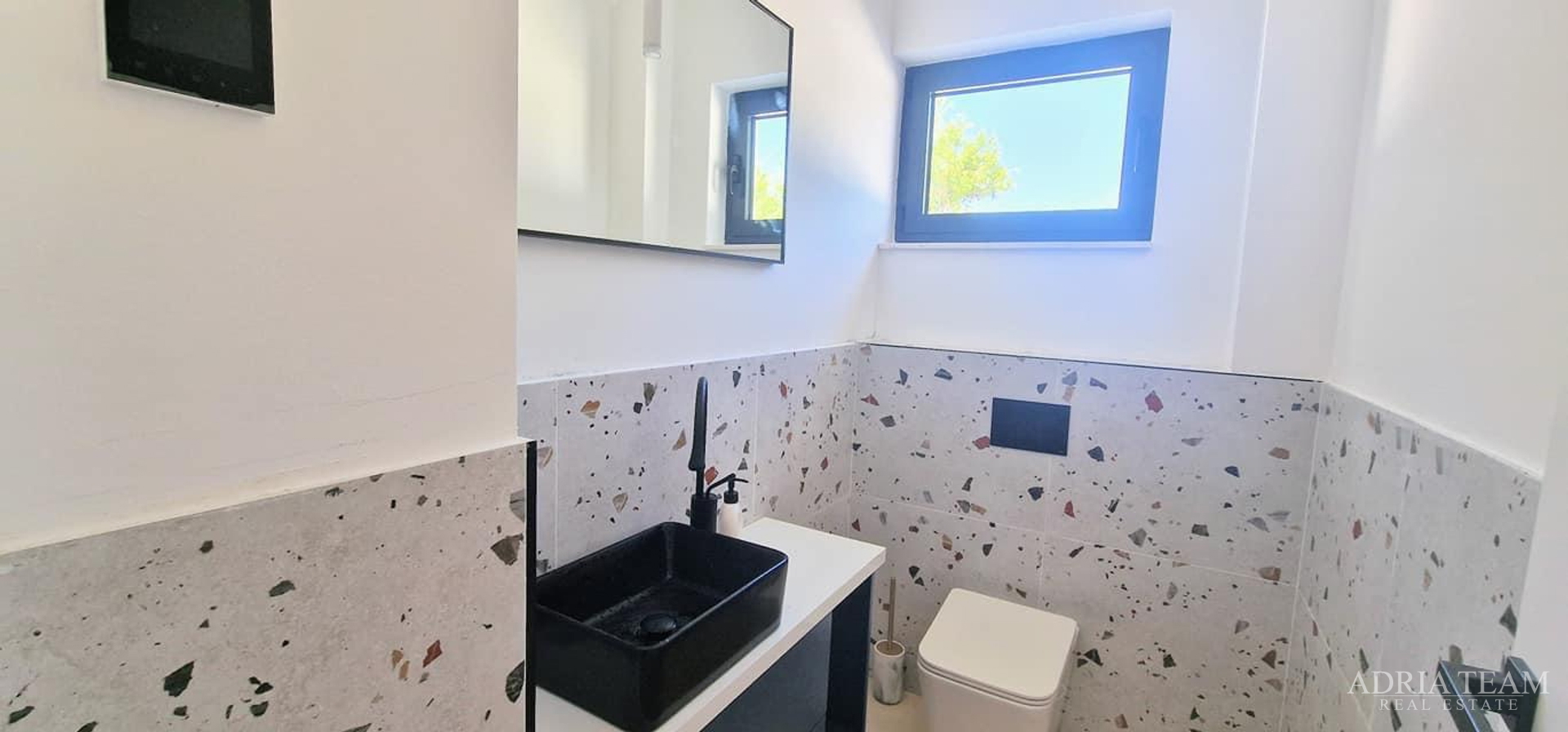 VILA, NOVOGRADNJA, IZVRSNA LOKACIJA - KOŽINO