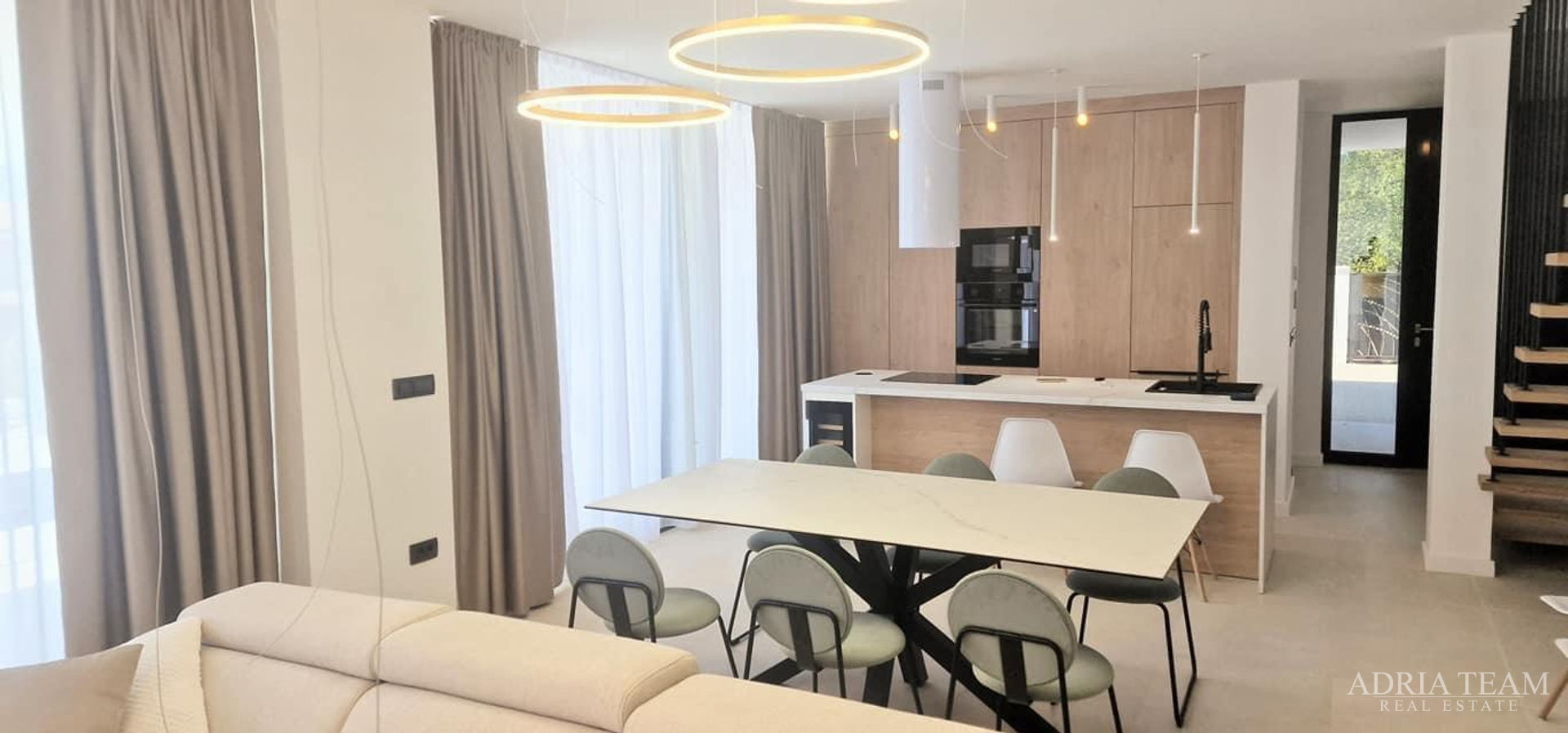 VILA, NOVOGRADNJA, IZVRSNA LOKACIJA - KOŽINO