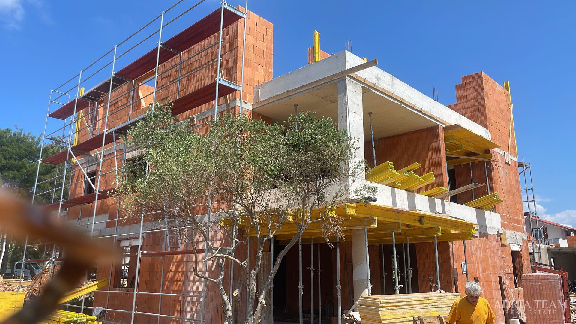 4 APARTMENTS IN A RESIDENTIAL BUILDING, NEW CONSTRUCTION - VIR