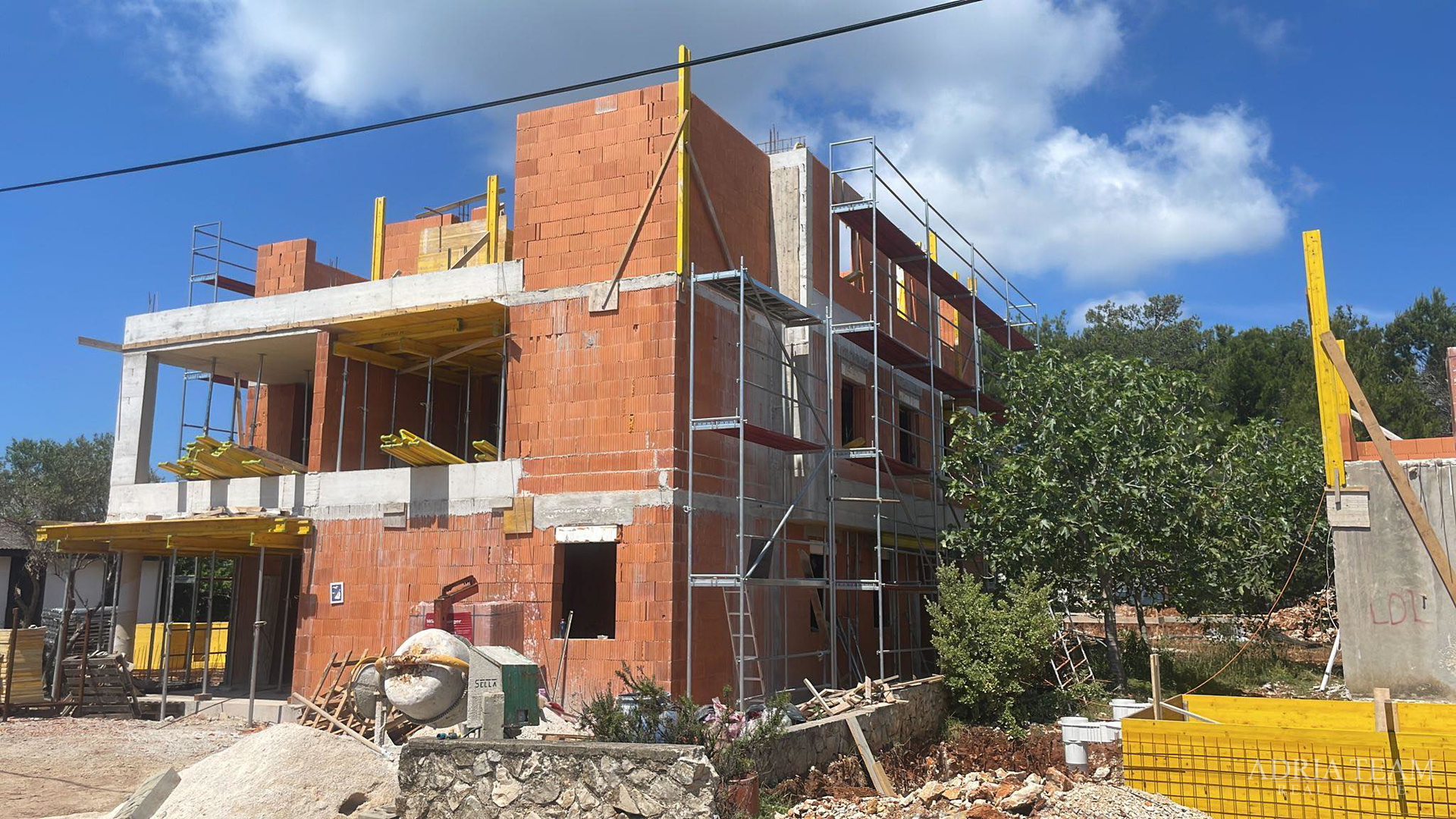 4 APARTMENTS IN A RESIDENTIAL BUILDING, NEW CONSTRUCTION - VIR