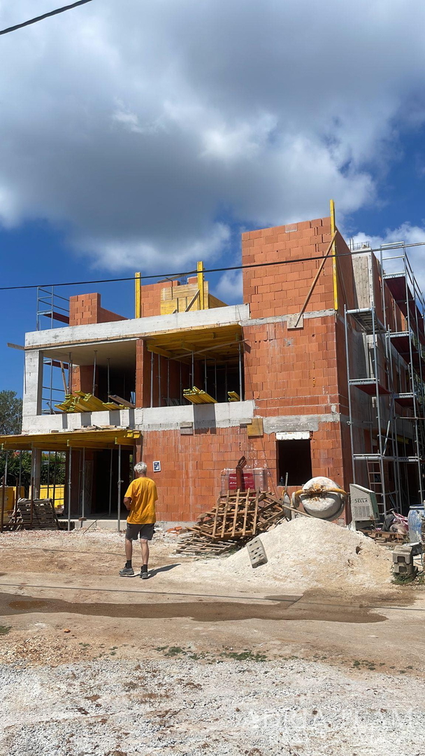 4 APARTMENTS IN A RESIDENTIAL BUILDING, NEW CONSTRUCTION - VIR