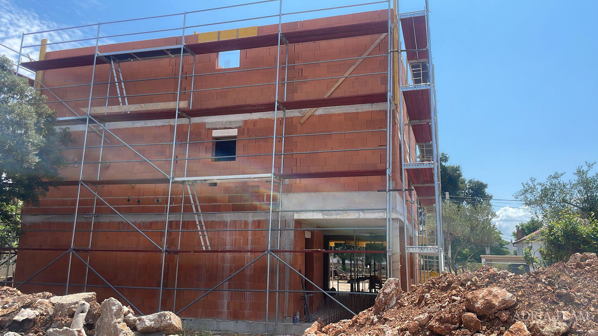 4 APARTMENTS IN A RESIDENTIAL BUILDING, NEW CONSTRUCTION - VIR