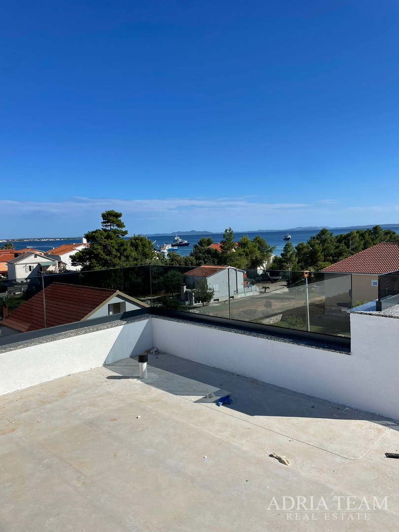 4 APARTMENTS IN A RESIDENTIAL BUILDING, NEW CONSTRUCTION - VIR