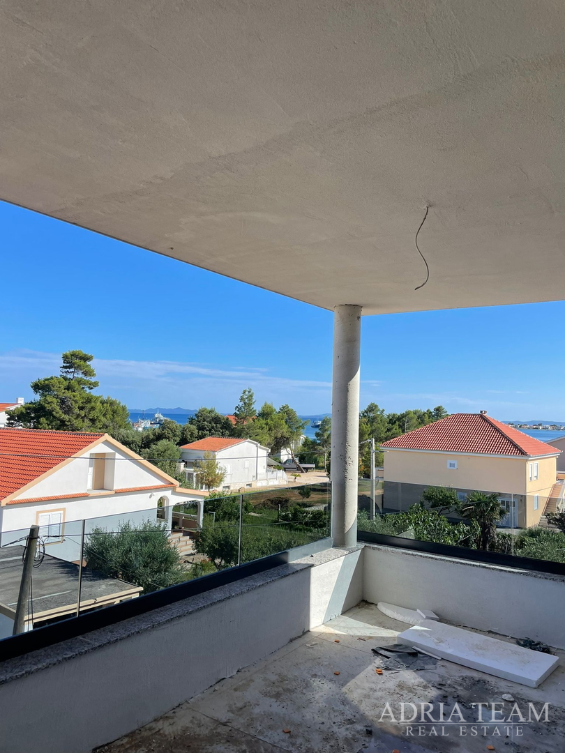 4 APARTMENTS IN A RESIDENTIAL BUILDING, NEW CONSTRUCTION - VIR