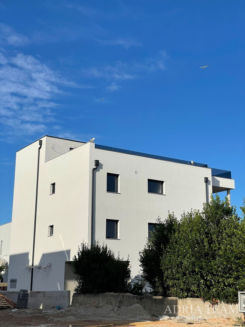 4 APARTMENTS IN A RESIDENTIAL BUILDING, NEW CONSTRUCTION - VIR