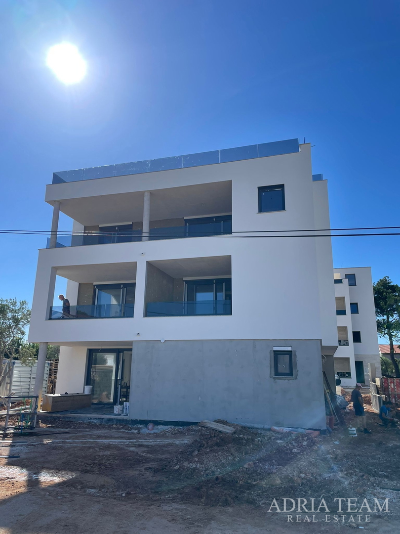 4 APARTMENTS IN A RESIDENTIAL BUILDING, NEW CONSTRUCTION - VIR