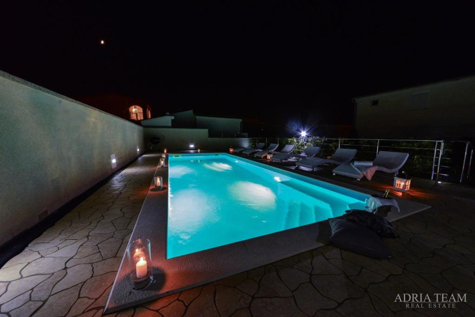 VILA, DRUGI RED DO MORA - VIR