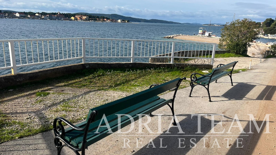 APARTMÁNY, PRVNÍ ŘADA K MOŘI - BRODARICA, ŠIBENIK