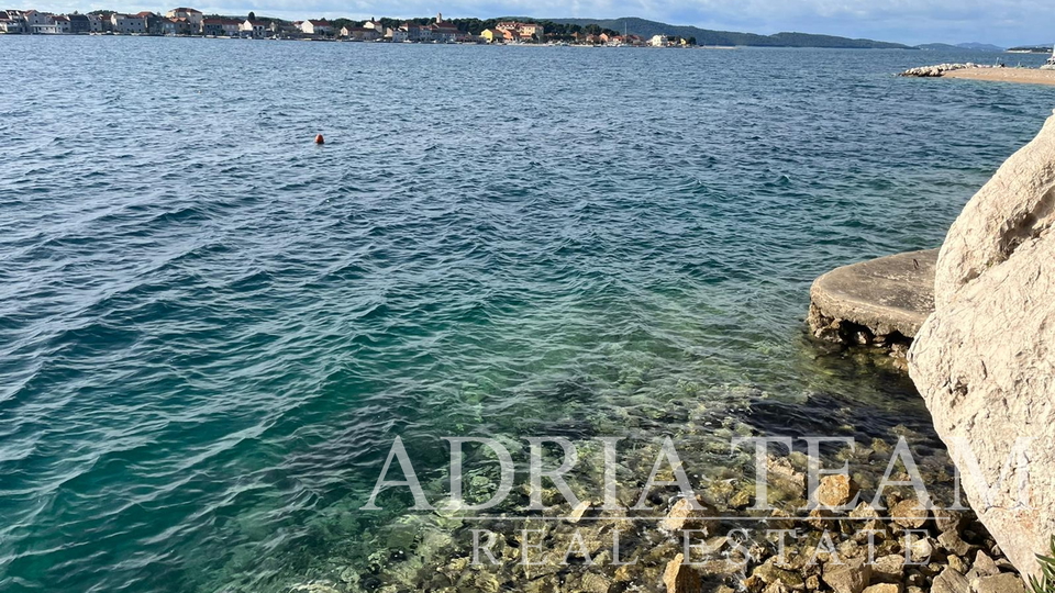 APARTMÁNY, PRVNÍ ŘADA K MOŘI - BRODARICA, ŠIBENIK