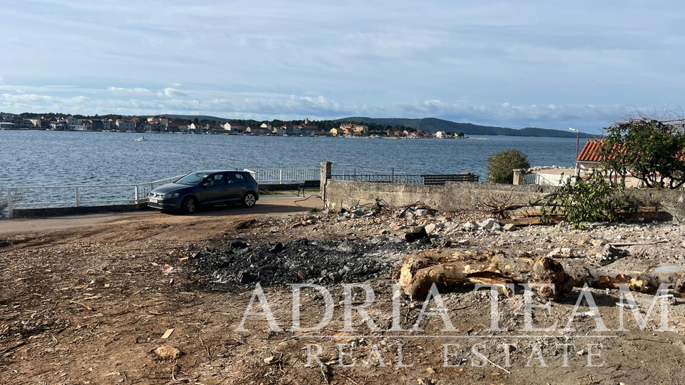 STANOVI, PRVI RED DO MORA - BRODARICA, ŠIBENIK