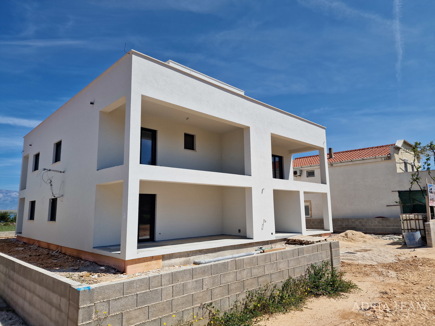 APARTMANI U STAMBENOJ ZGRADI U PRIZEMLJU, NOVOGRADNJA - VIR