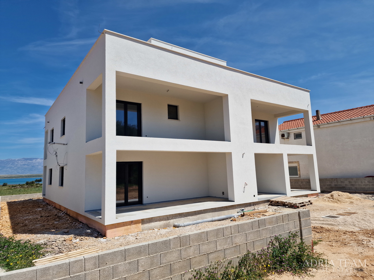 APARTMANI U STAMBENOJ ZGRADI U PRIZEMLJU, NOVOGRADNJA - VIR