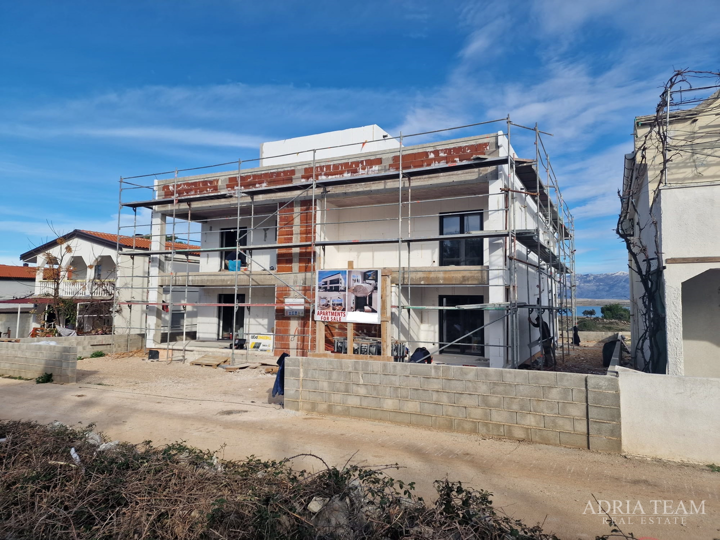 APARTMANI U STAMBENOJ ZGRADI U PRIZEMLJU, NOVOGRADNJA - VIR
