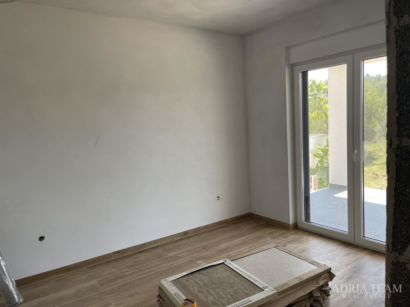APARTMANI U STAMBENOJ ZGRADI U PRIZEMLJU, NOVOGRADNJA - VIR