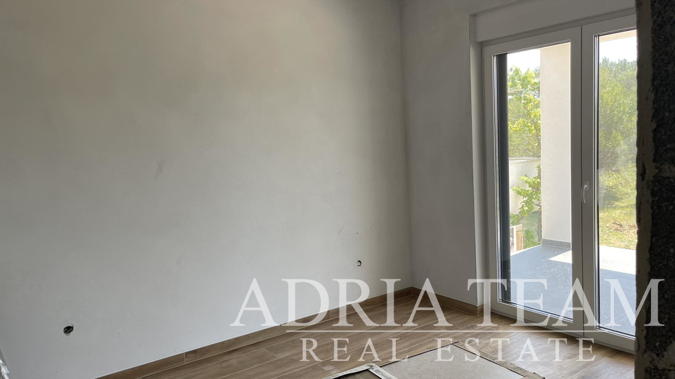 APARTMANI U STAMBENOJ ZGRADI U PRIZEMLJU, NOVOGRADNJA - VIR