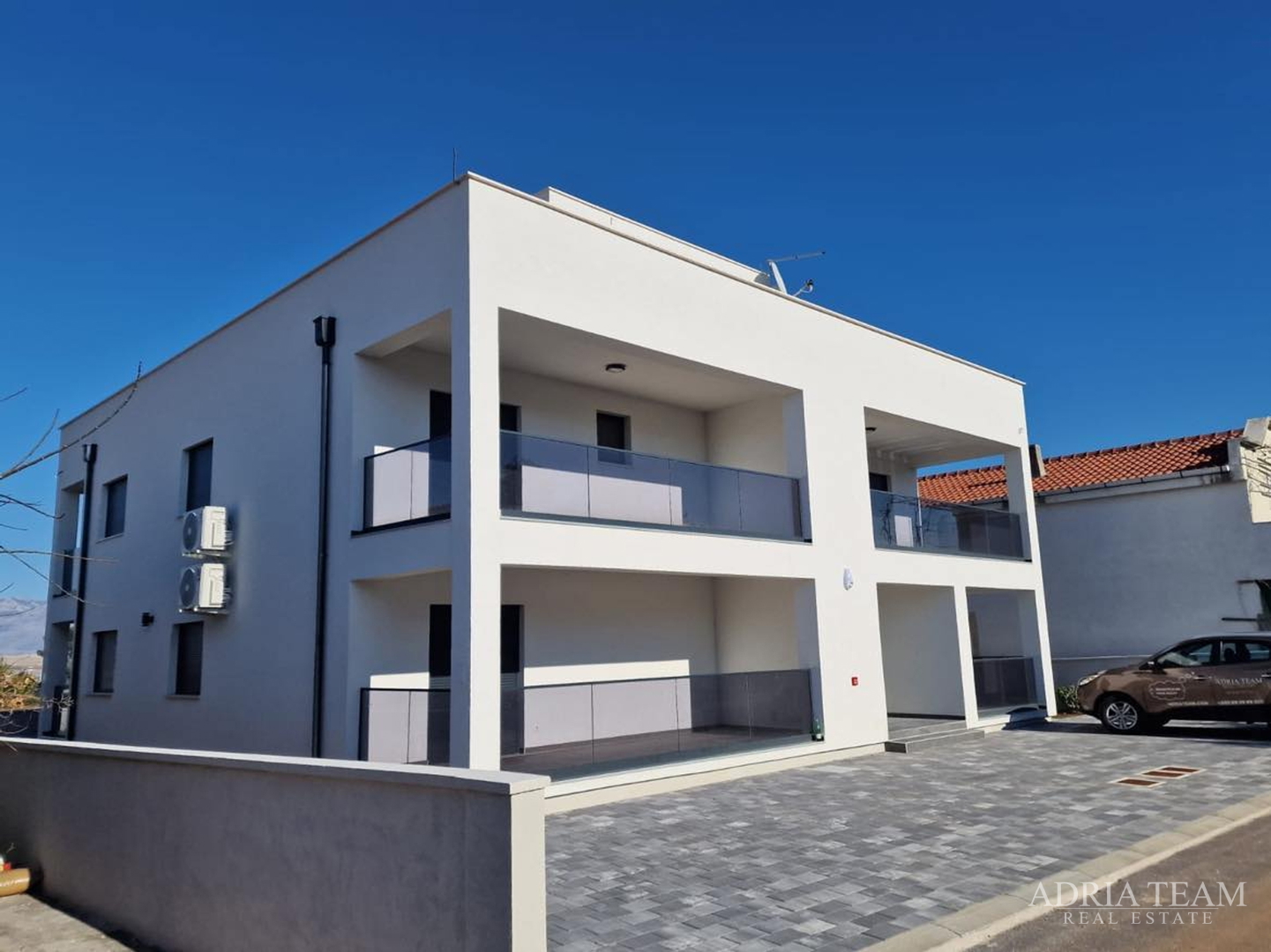 APARTMANI U STAMBENOJ ZGRADI U PRIZEMLJU, NOVOGRADNJA - VIR