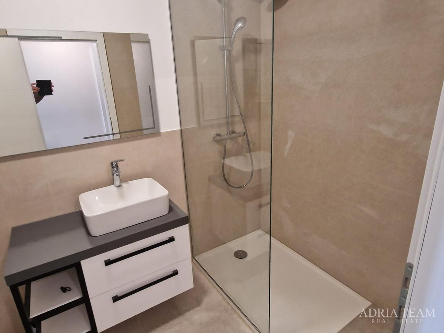 APARTMANI U STAMBENOJ ZGRADI U PRIZEMLJU, NOVOGRADNJA - VIR