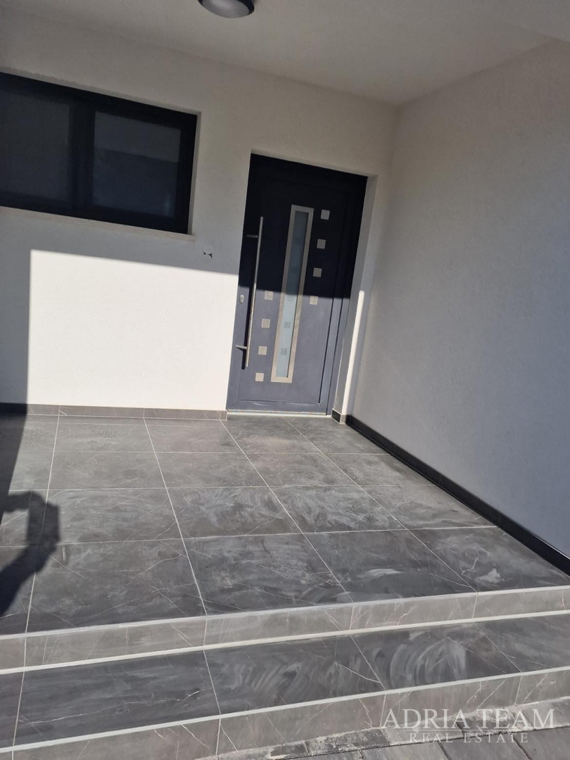 APARTMANI U STAMBENOJ ZGRADI U PRIZEMLJU, NOVOGRADNJA - VIR