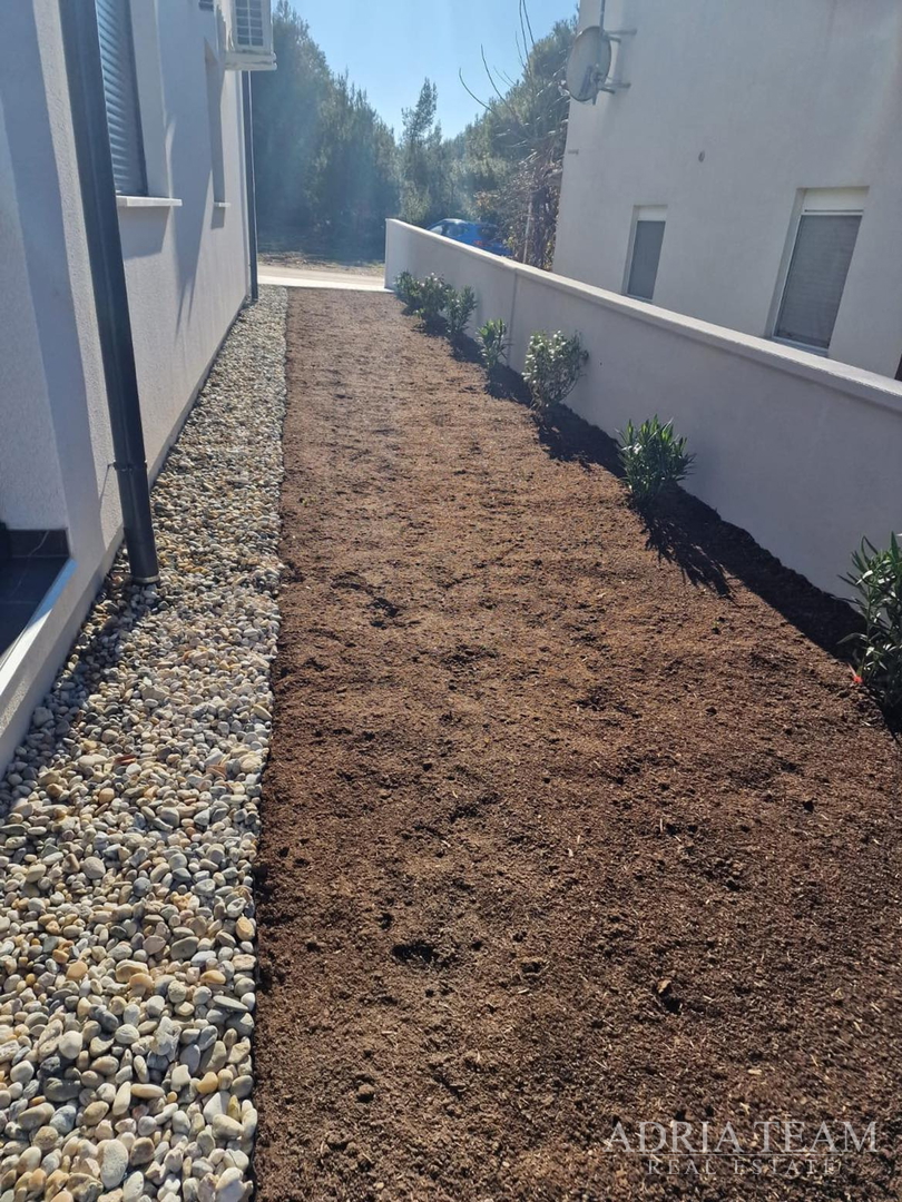 APARTMANI U STAMBENOJ ZGRADI U PRIZEMLJU, NOVOGRADNJA - VIR