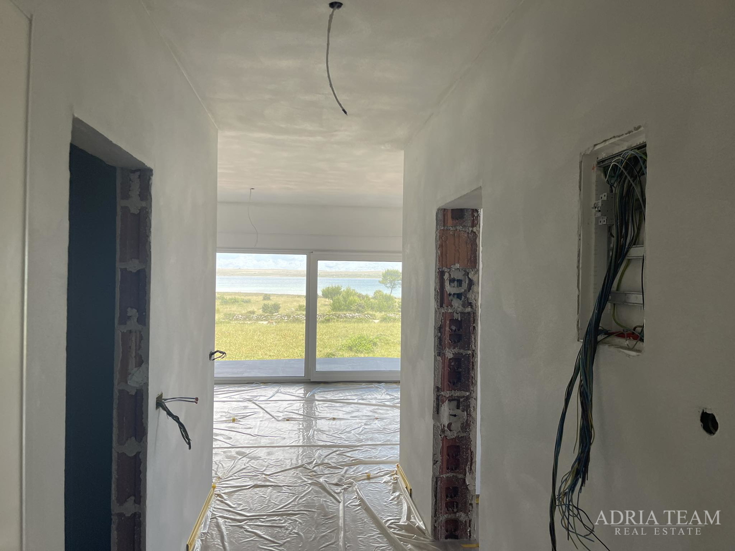 APARTMENTS IN A RESIDENTIAL BUILDING ON THE FIRST FLOOR, NEW CONSTRUCTION - VIR