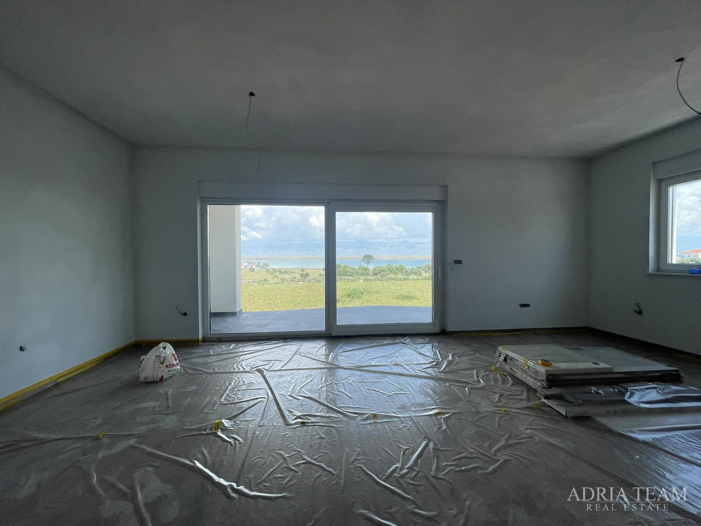 APARTMENTS IN A RESIDENTIAL BUILDING ON THE FIRST FLOOR, NEW CONSTRUCTION - VIR