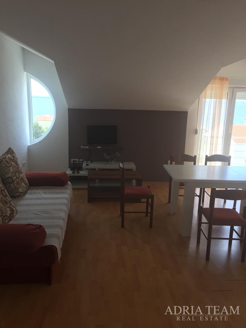 KUĆA S 10 APARTMANA, POGLED NA MORE - PETRČANE