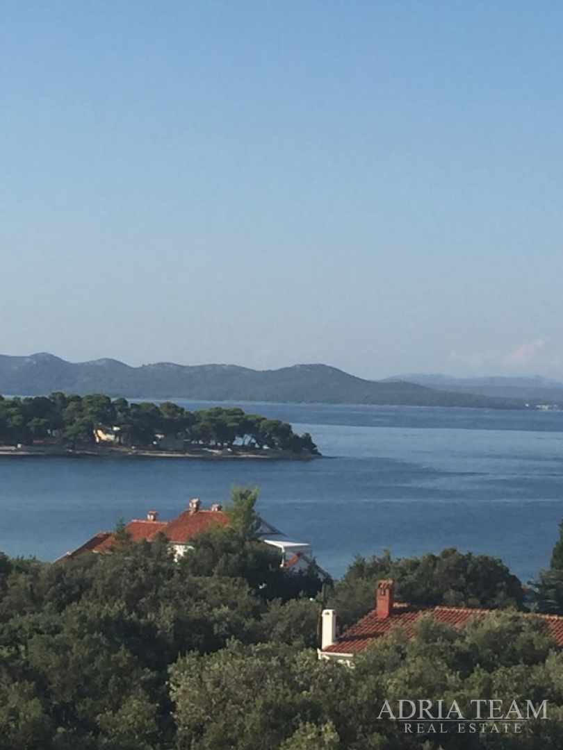 KUĆA S 10 APARTMANA, POGLED NA MORE - PETRČANE