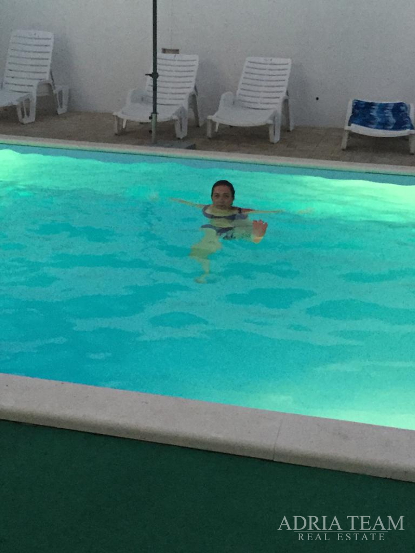 KUĆA S 10 APARTMANA, POGLED NA MORE - PETRČANE