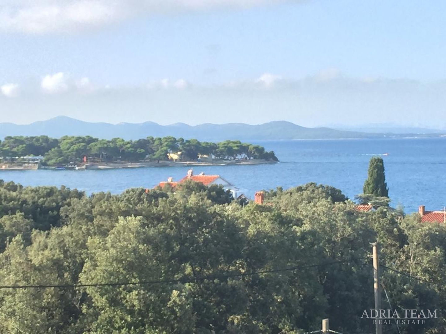 KUĆA S 10 APARTMANA, POGLED NA MORE - PETRČANE