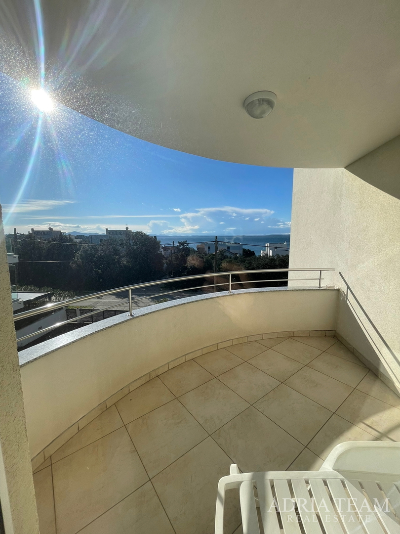 KUĆA S 10 APARTMANA, POGLED NA MORE - PETRČANE