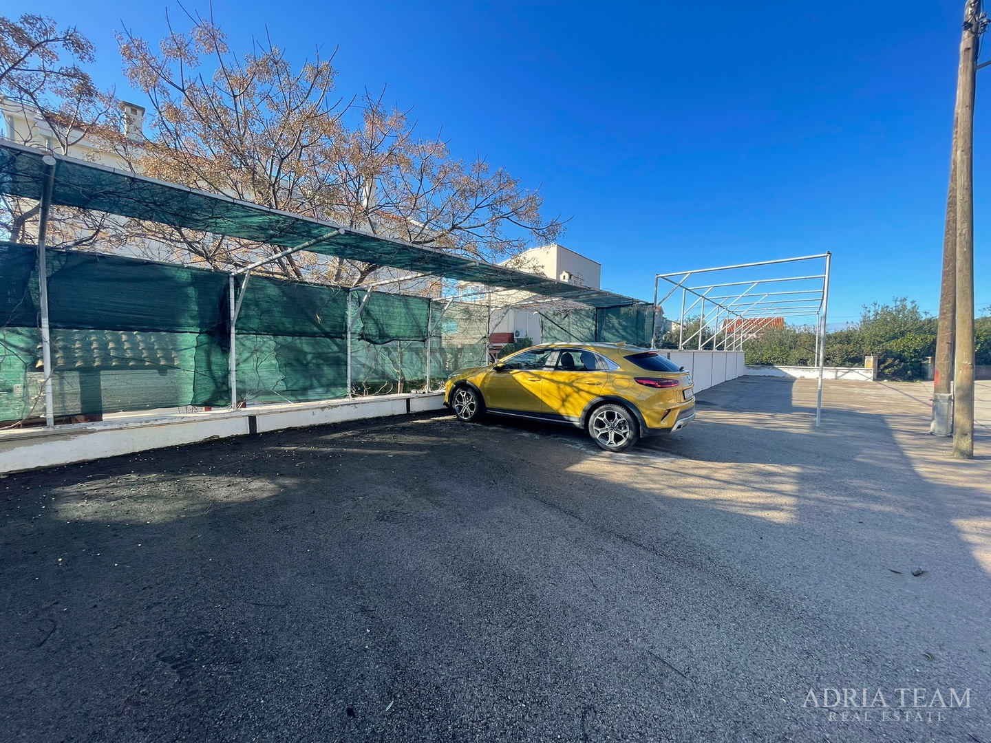 KUĆA S 10 APARTMANA, POGLED NA MORE - PETRČANE