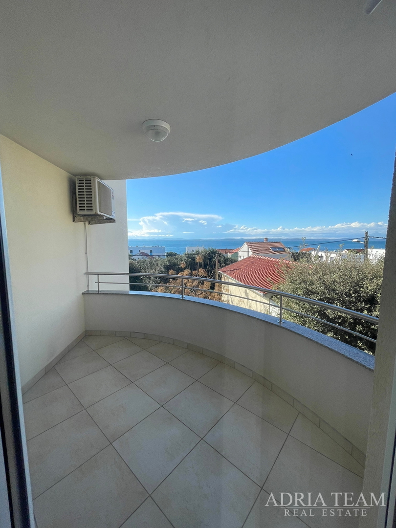 KUĆA S 10 APARTMANA, POGLED NA MORE - PETRČANE