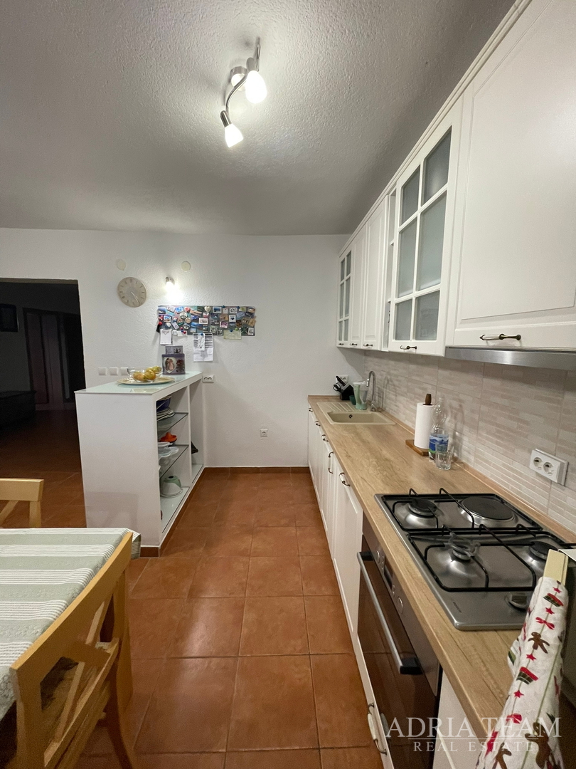 STAN NA PRVOM KATU STAMBENE ZGRADE - PLOVANIJA, ZADAR