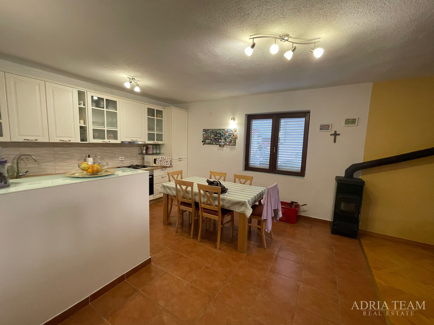 STAN NA PRVOM KATU STAMBENE ZGRADE - PLOVANIJA, ZADAR