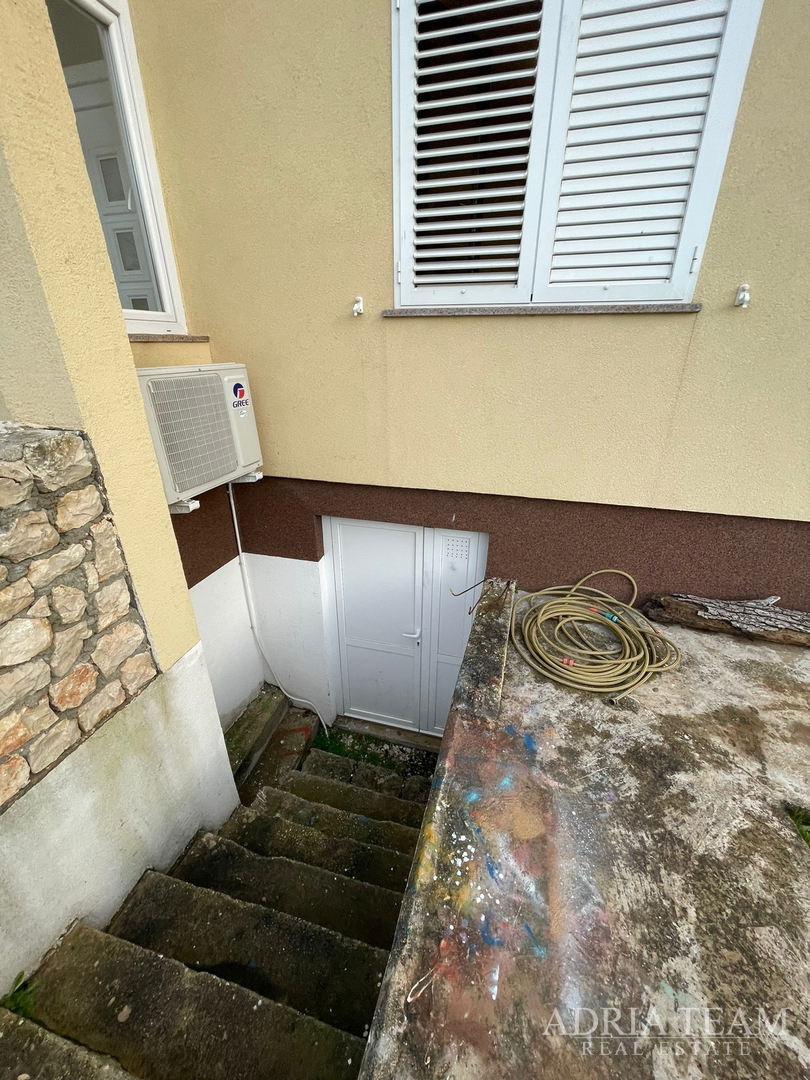 STAN NA PRVOM KATU STAMBENE ZGRADE - PLOVANIJA, ZADAR