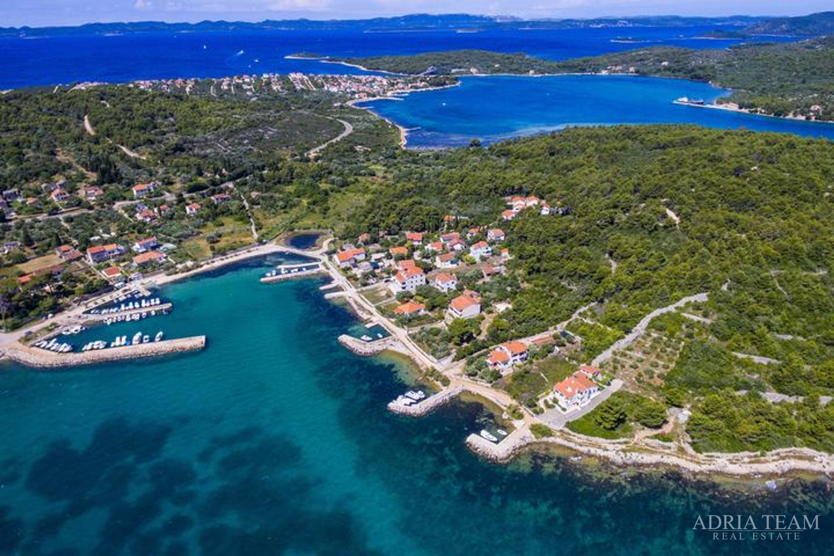GRAĐEVINSKO ZEMLJIŠTE S POGLEDOM NA MORE, 190 m OD MORA, PAŠMAN - ŽDRELAC