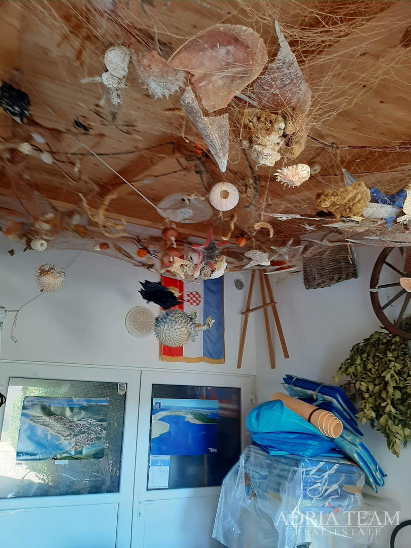 TROETAŽNI APARTMAN U STAMBENOJ ZGRADI - VRSI