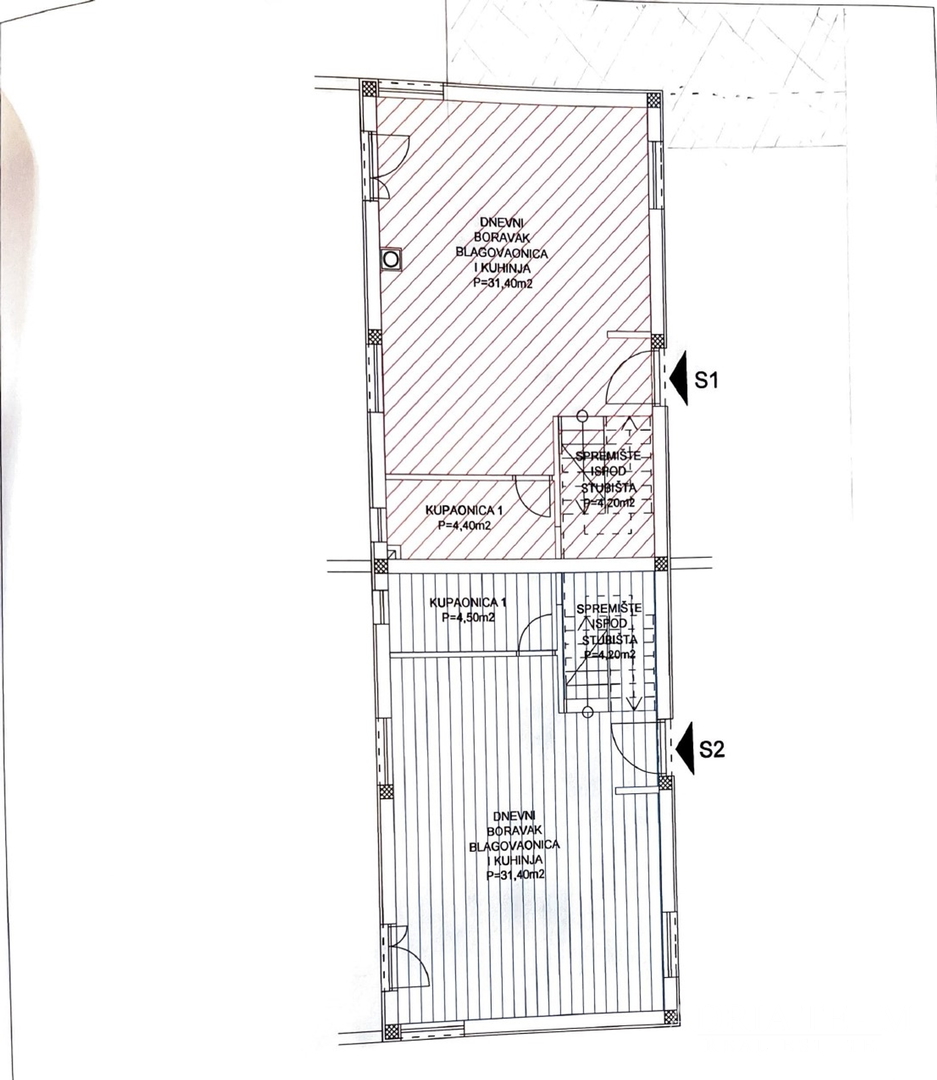 TROETAŽNI APARTMAN U STAMBENOJ ZGRADI - VRSI