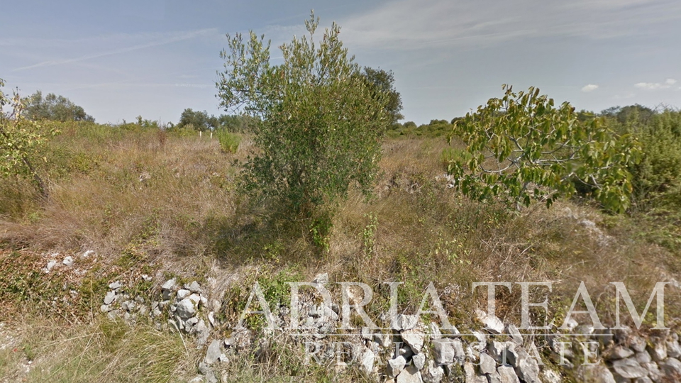 AGRICULTURAL LAND - 525 m2, PEACEFUL AND QUIET POSITION! PETRČANE - ZADAR