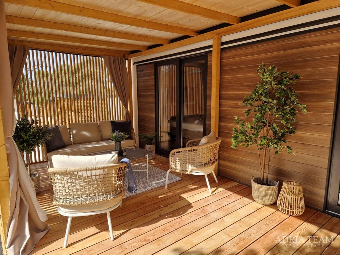 MONTAŽNA KUĆA KAPACITETA 6 + 2, NOVOGRADNJA - BIOGRAD NA MORU