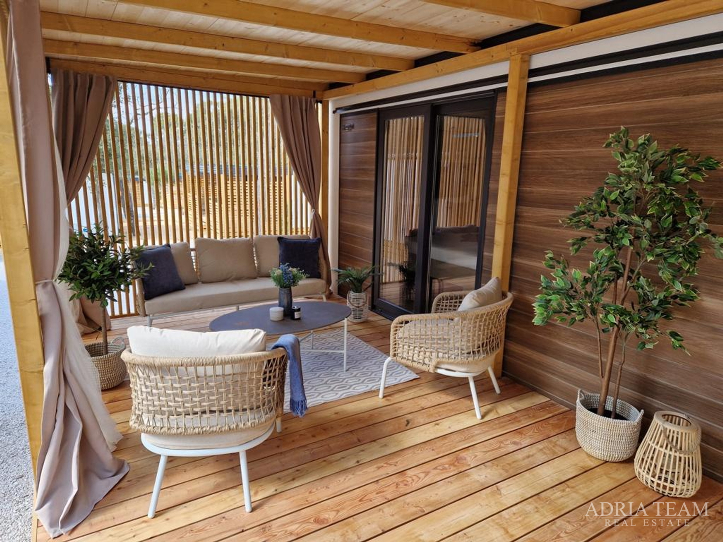 MONTAŽNA KUĆA KAPACITETA 6 + 2, NOVOGRADNJA - BIOGRAD NA MORU