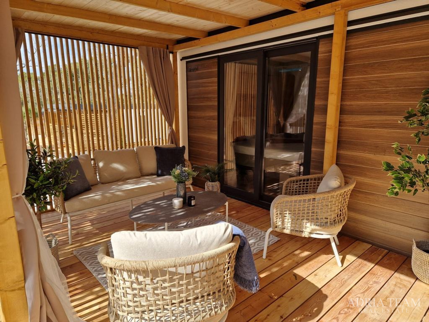 MONTAŽNA KUĆA KAPACITETA 6 + 2, NOVOGRADNJA - BIOGRAD NA MORU