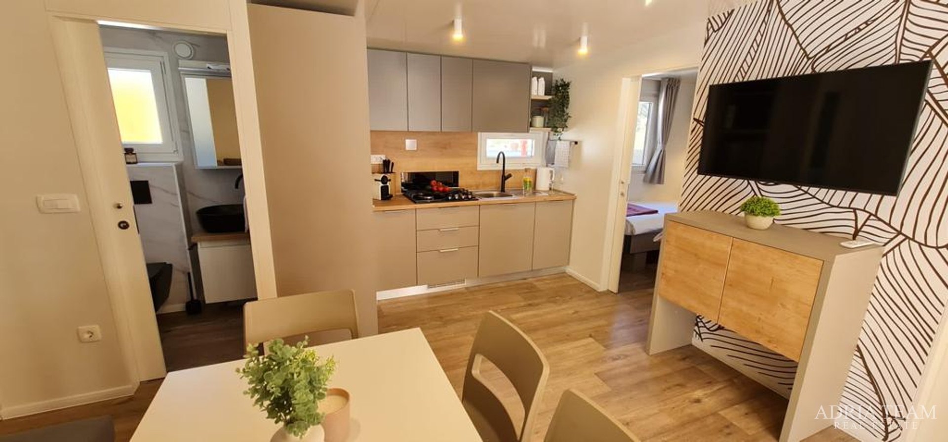 MONTAŽNA KUĆA KAPACITETA 6 + 2, NOVOGRADNJA - BIOGRAD NA MORU