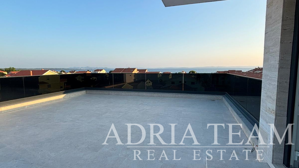 APARTMAN U BLIZINI PLAŽE, NOVOGRADNJA, 150 m OD MORA - PRIVLAKA