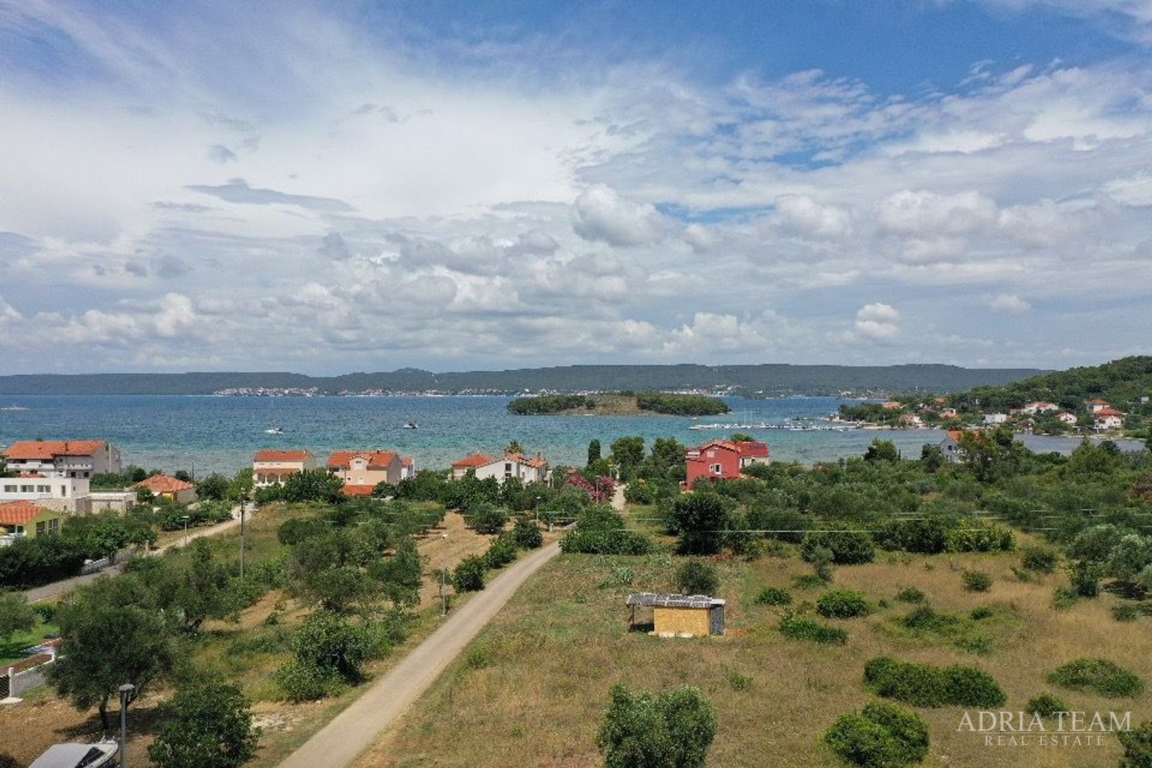 GRAĐEVINSKO ZEMLJIŠTE S POGLEDOM NA MORE, 200 m OD MORA, MRLJANE - PAŠMAN