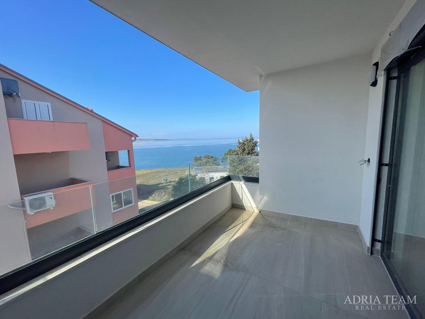 APARTMENT IN NEW CONSTRUCTION, 50 m FROM THE SEA! EXCELLENT POSITION - POVLJANA, PAG